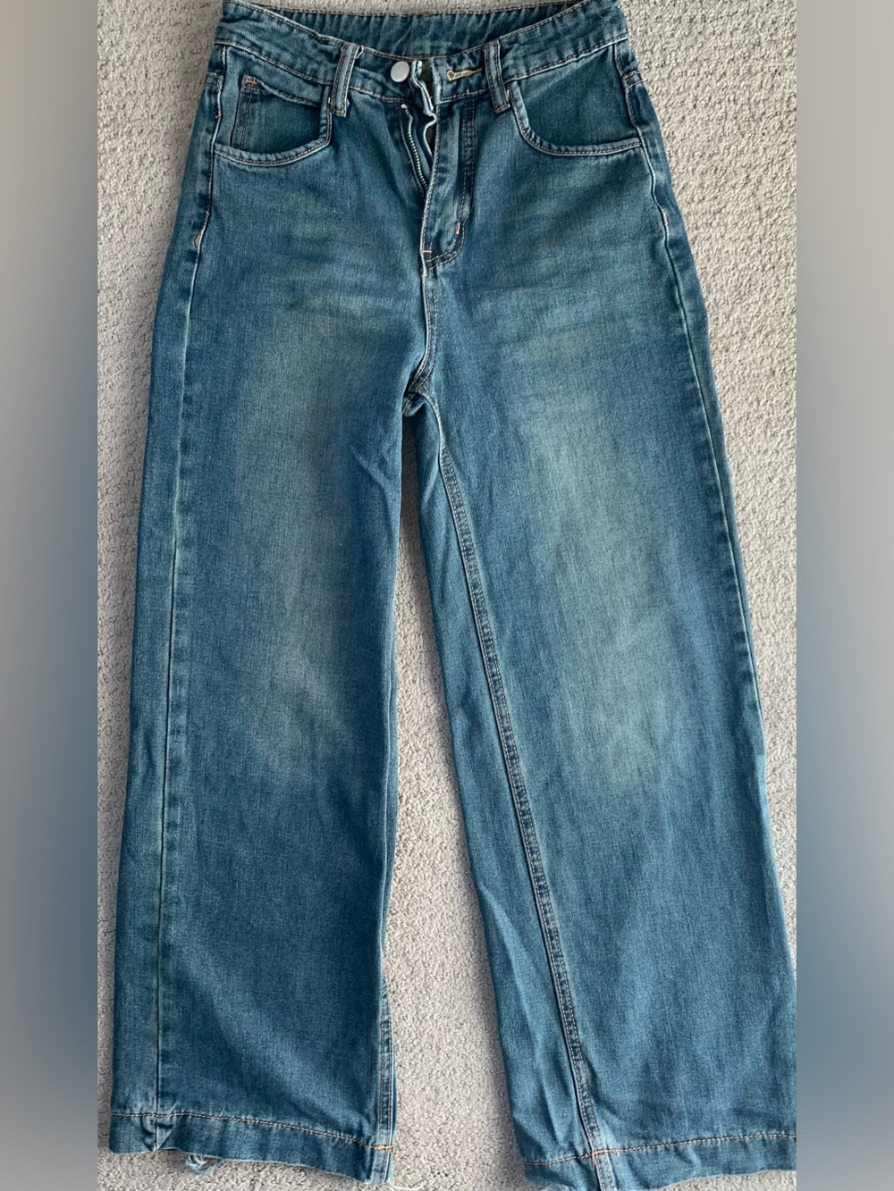 Classic Wide-Leg Women’s Jeans in Faded Blue